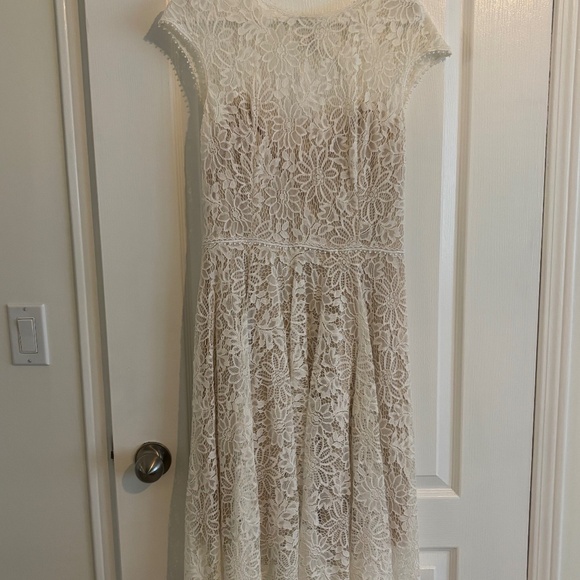 Wedding Dress - Picture 1 of 8
